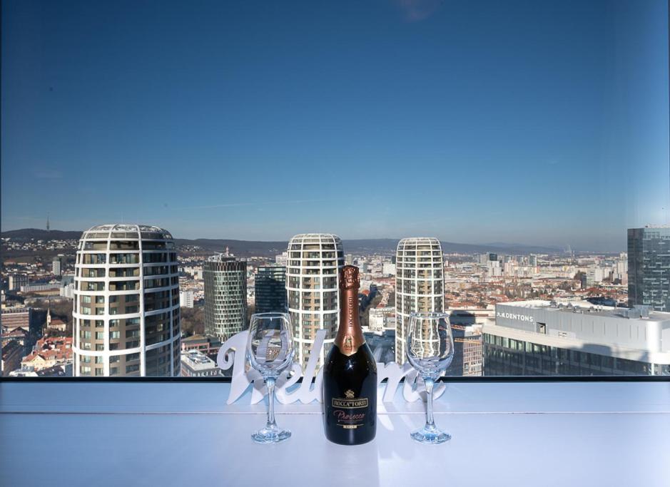 Апартаменти Panoramaview/31Thfloor!/Luxury/Wifi/Parking Братислава Екстер'єр фото